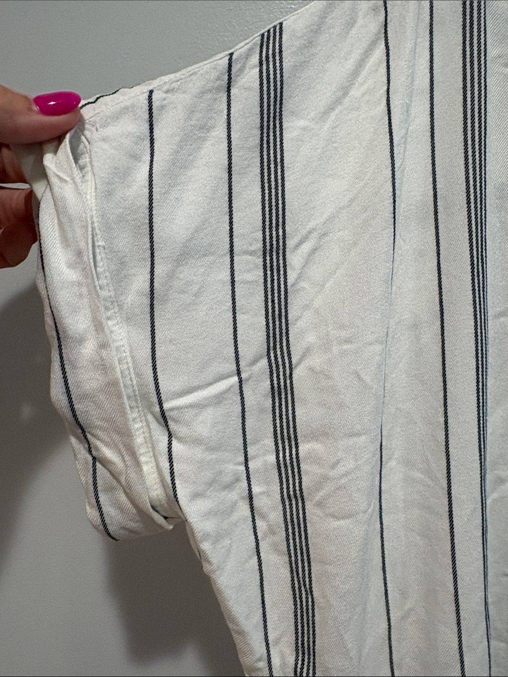 Lightweight White Stripe V-Neck Blouse ptp 24 length 27 - Picture 4 of 7